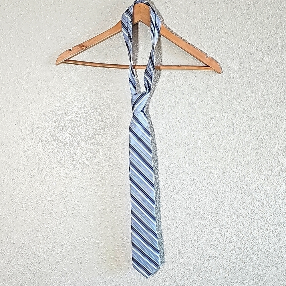 Kenneth Cole Awearness Tie.